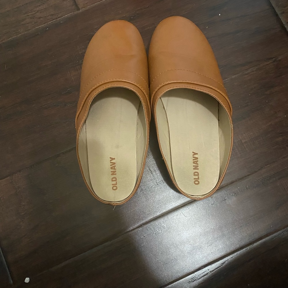Girls tan clogs size 3